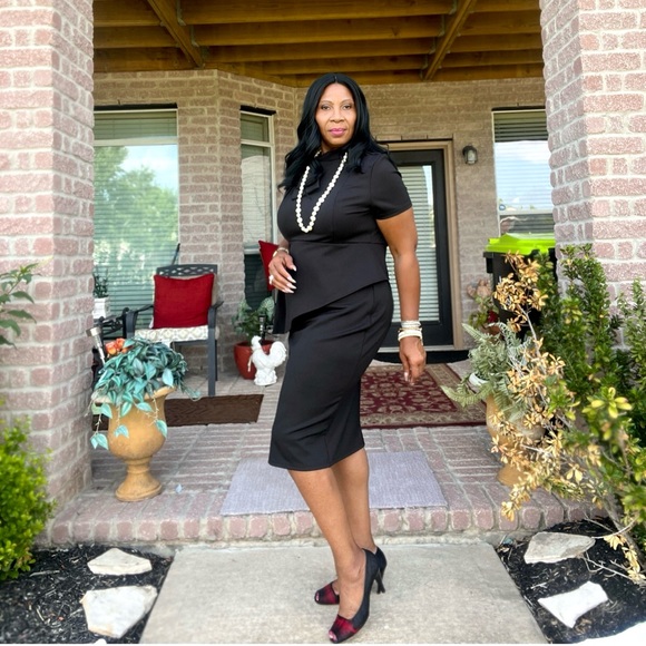 Black bow neck dress for the special occasion! - Picture 4 of 12